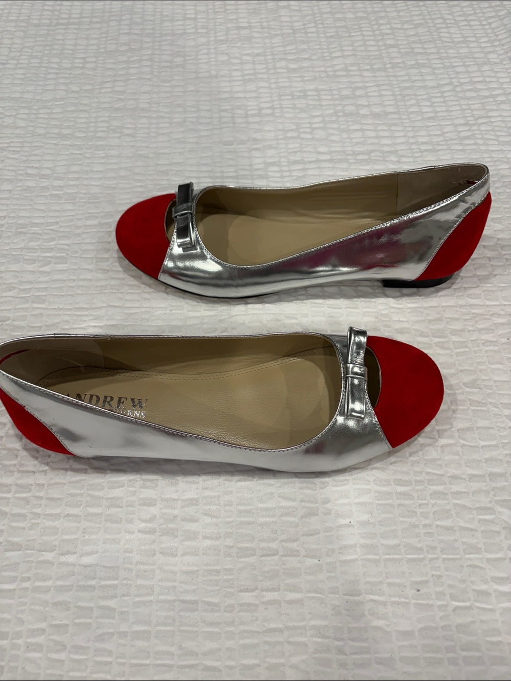 Andrew Steven’s Silver and Red Leather Alegra Peep-Toe Ballet Flats
Size 7